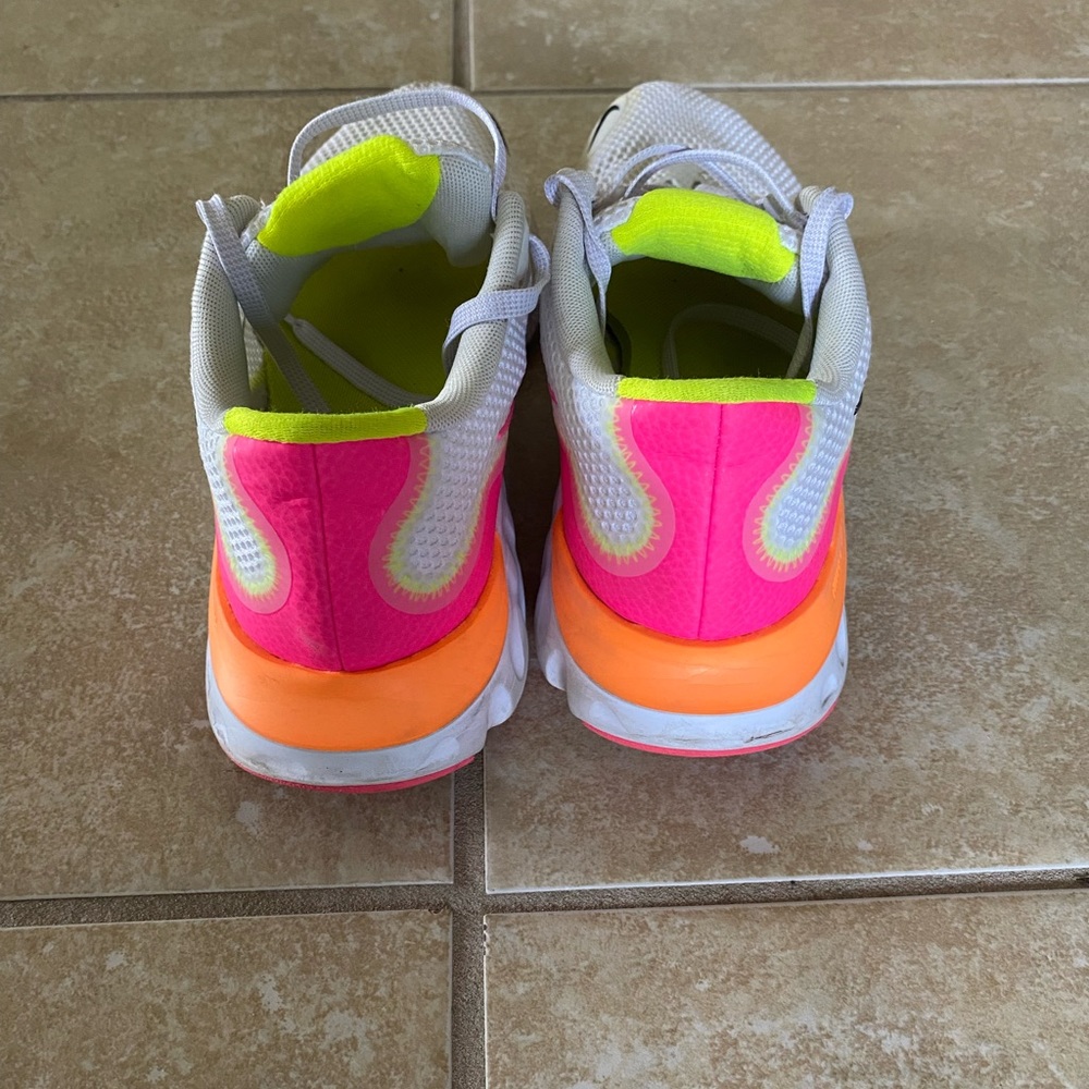 Woman’s nike shoes